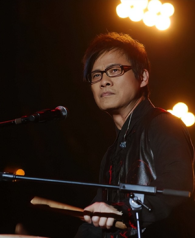 "音乐教父"罗大佑:恋上有夫之妇,扬言不婚丁克,转身结两次婚还成女儿