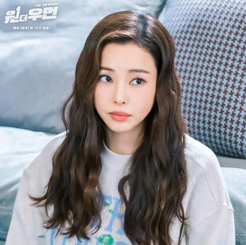 李荷妮怀胎9月拍杂志 心疼怀孕女演员要藏肚 胎教就是自己幸福 文通新闻网 有思想的网站