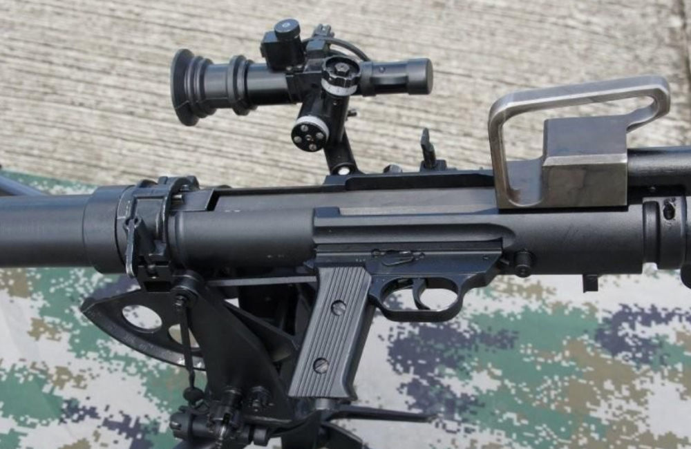 中国87式榴弹发射器美中不足上马快忽略人机工程04式解决问题