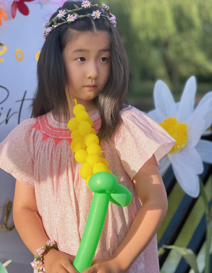 张亮写歌为女儿庆生,7岁妹妹长相甜美,与爸爸,天天如复制粘贴