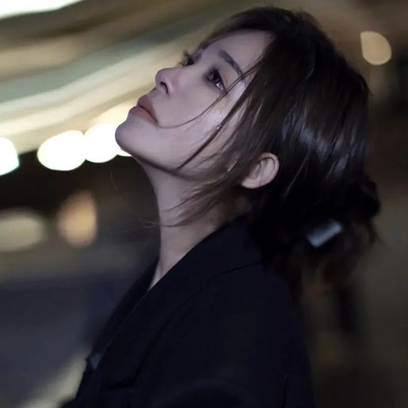 "头像"换张伤感的头像,与风相拥,也许就是与你相拥吧_腾讯新闻