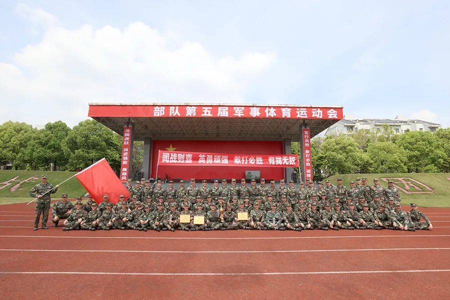 当军体运动会现场突降大雨......