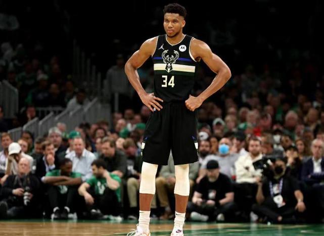 认为他无法在nba立足,结果字母哥凭借着自己的努力拿到了mvp和fmvp