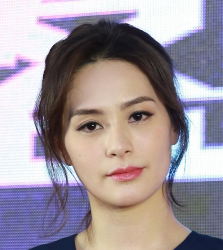 赖弘国晒第三任妻子正脸孕肚照,颜值不敌阿娇,接受采访话里有话_腾讯