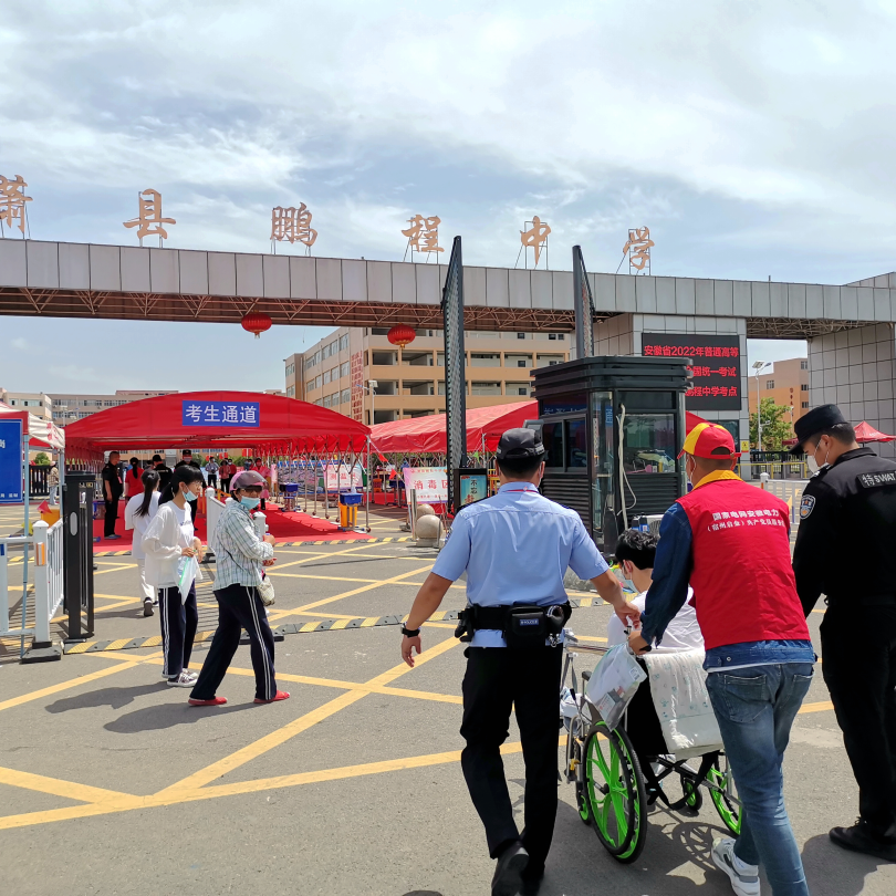 "6月8日下午5点,萧县鹏程中学考点响起交卷响铃,2022年高考最后一场