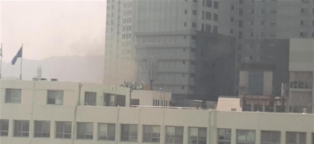 韩国一栋办公楼发生火灾，已致7死46伤快车司机