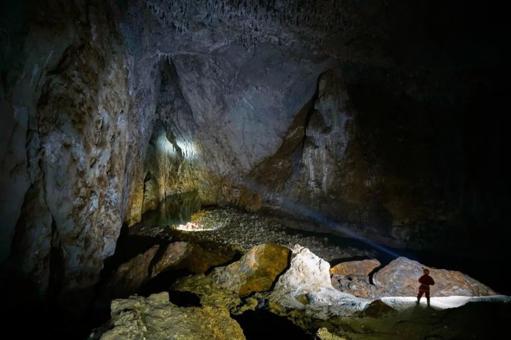 探险世界超级洞穴紫云苗厅