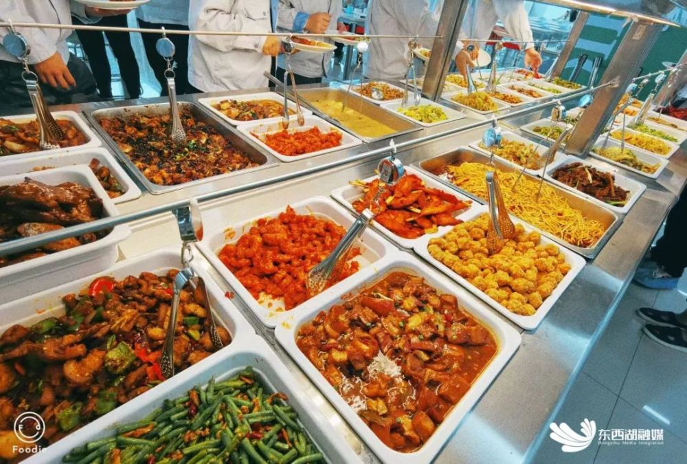 食堂看起来好好吃!这公司招人……_腾讯新闻