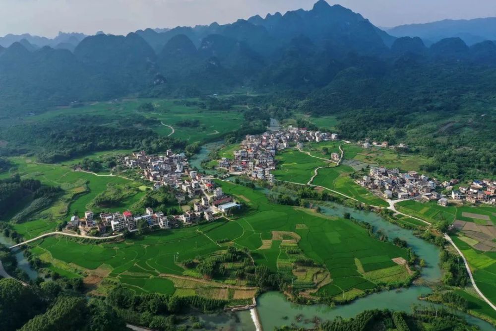 6月8日,在广西柳州市融安县大良镇新和村拍摄的田园美景.