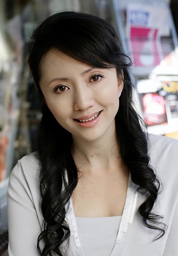 桂林籍美女演员陆玲戏红人不红形象百变婚姻成谜