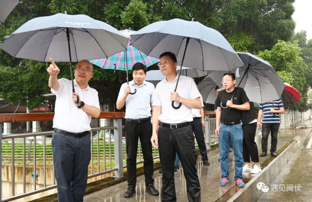 (縣領導在陳店湖補水口安平浦流域調研)今日,閩侯縣長王建生帶領縣