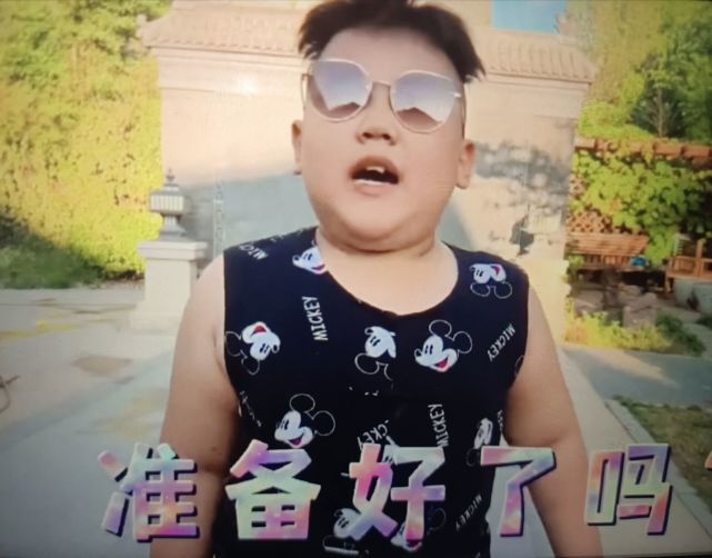 好舅舅张云雷陪伴郭汾阳还不忘拍视频逗他开心