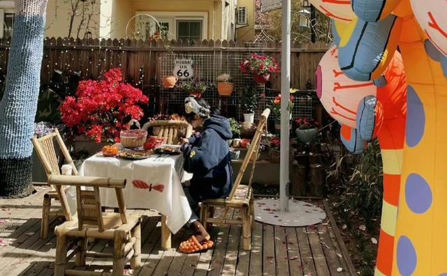 33岁黄雅莉的出租屋火了在院子里养花种菜把日子过成了童话