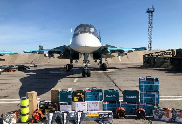 因为当时苏34战斗轰炸机已经在机翼下方进行了kh29t电视制导导弹的