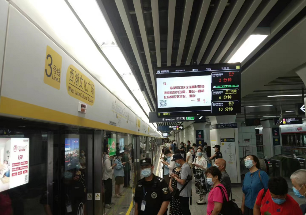 "我们周围没什么大超市,买东西都要去稍微远点西溪印象城,以后坐地铁