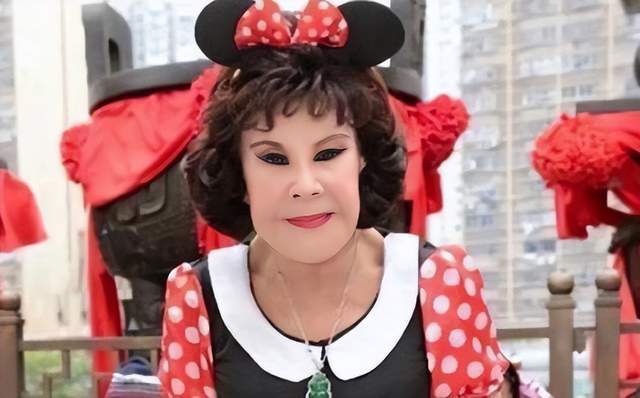 91岁香港名老戏骨黄夏蕙宣布移民,整容失败与丈夫恩爱近40年