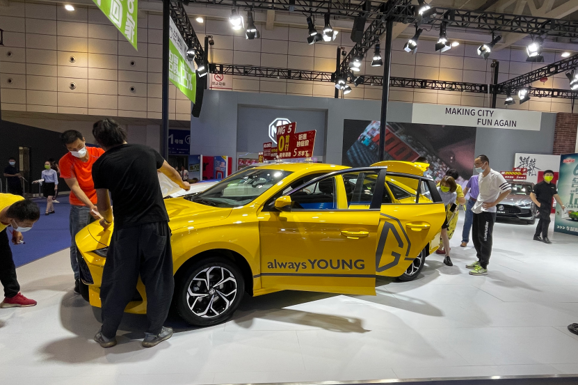 荷兰公司发布太阳能电动汽车Lightyear0，售价25万欧元