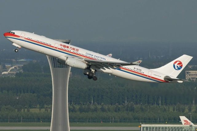 4月17號,東航宣佈復飛波音737-800飛機,首趟滿員.