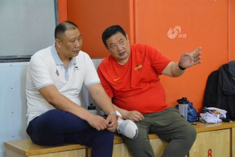 山东男篮新帅王晗正式带队训练 首次透露外援选择