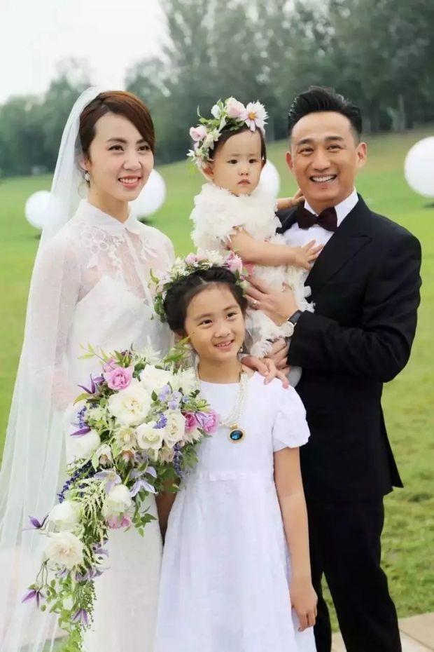 黄磊老婆孙莉:最好的年纪嫁给黄磊,十年生三娃,一家五口真甜蜜_腾讯