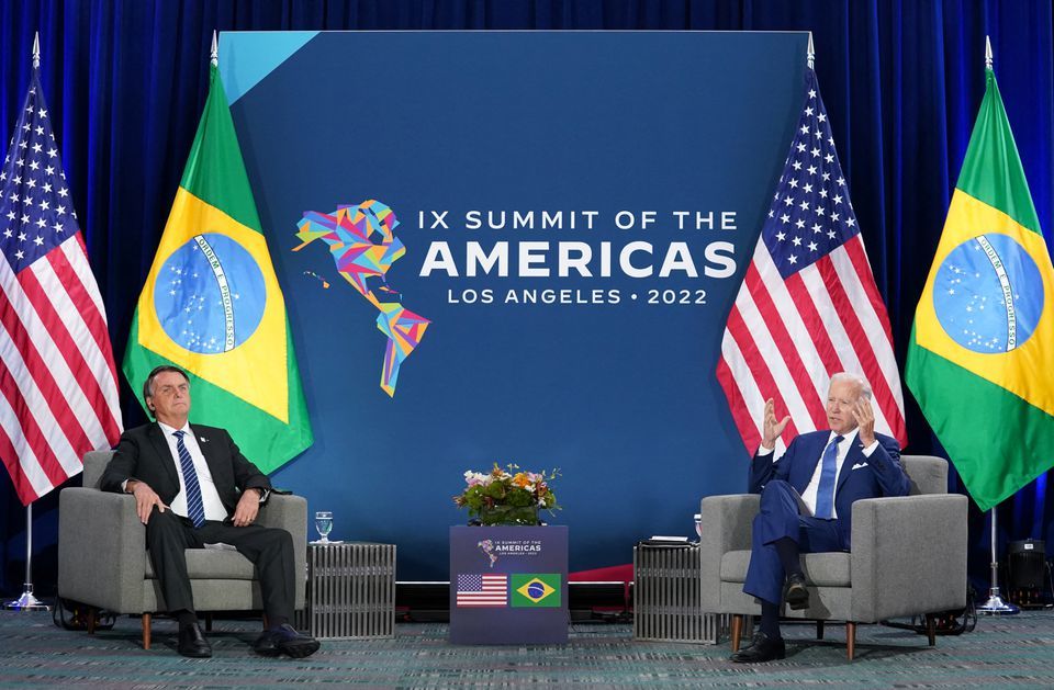 拜登与巴西总统首次正式会晤，外媒：他们似乎“避免眼神接触”