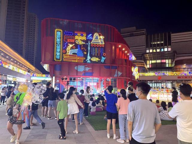 传统商业转向体验休闲,临沂西部新城沉浸式消费街区频频出圈