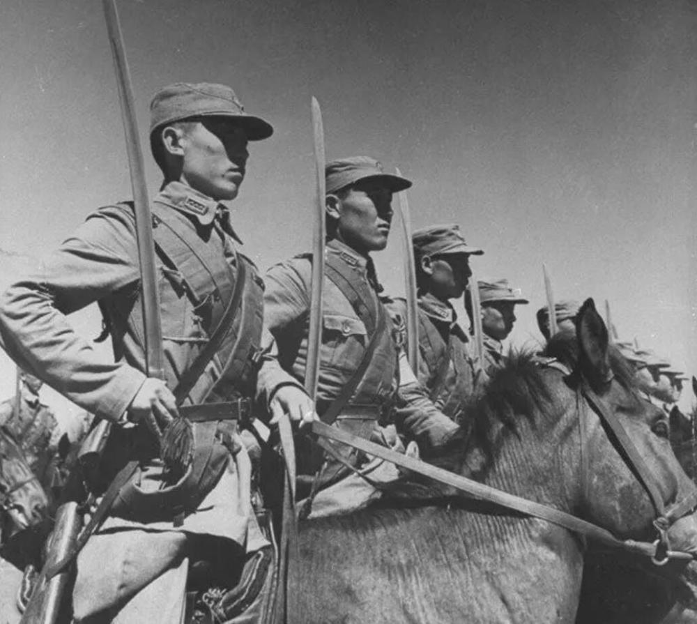 真给旅长配个骑兵师?骑4师配合386旅作战,陈赓还送出8匹马_腾讯新闻