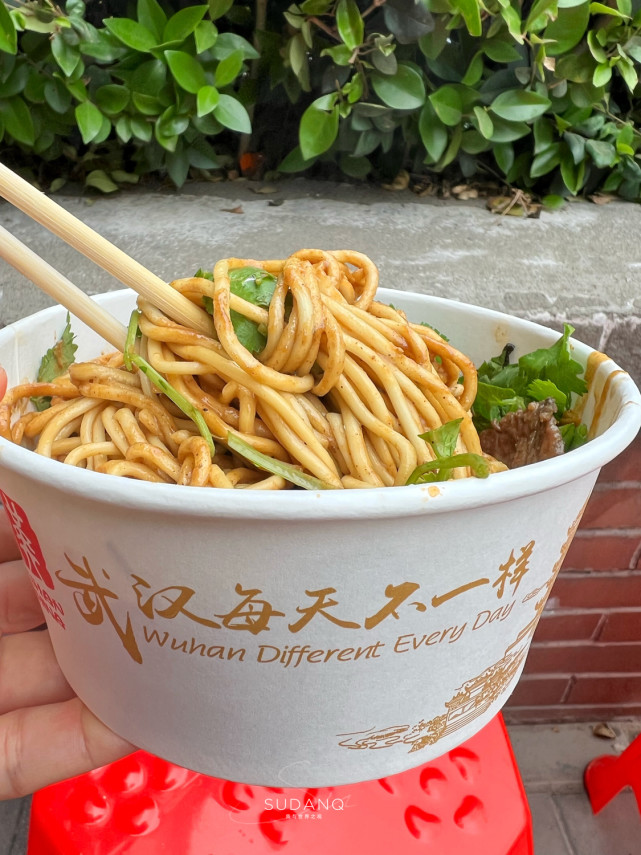 武汉热干面真的那么难吃吗?外地人的真实体验:越吃越上瘾