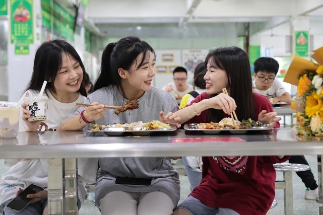 临武县一中毕业晚会青春不散场师恩永难忘