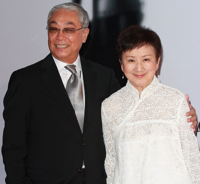 曾江妻子2度丧夫后罕露面!失眠胃口差身材消瘦,79岁满头白发