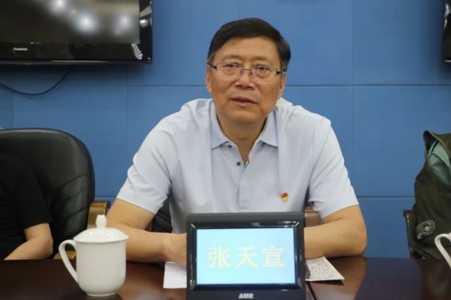 邓俊生3名检察战线的退休老同志应邀来到马边彝族自治县人民检察院为