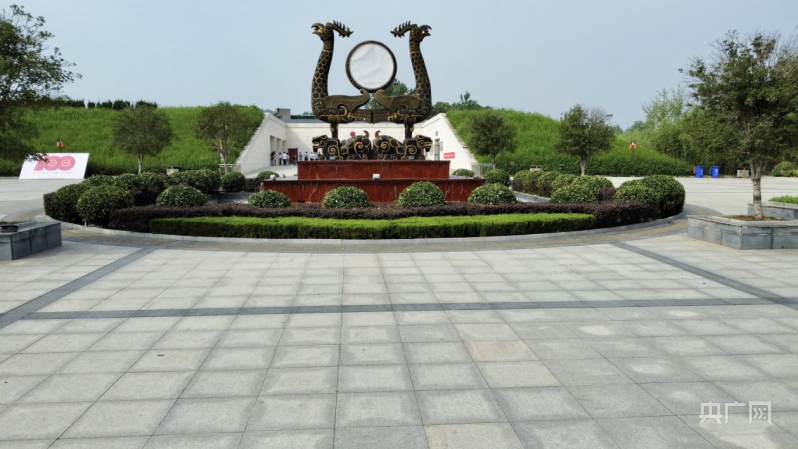 城阳城址(央广网发 邓超摄)信阳市文物考古所所长牛长立,市文物考古