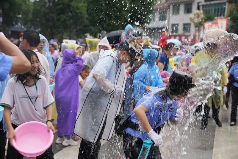 貴州平塘水龍節來了請求支援我們被襲警了