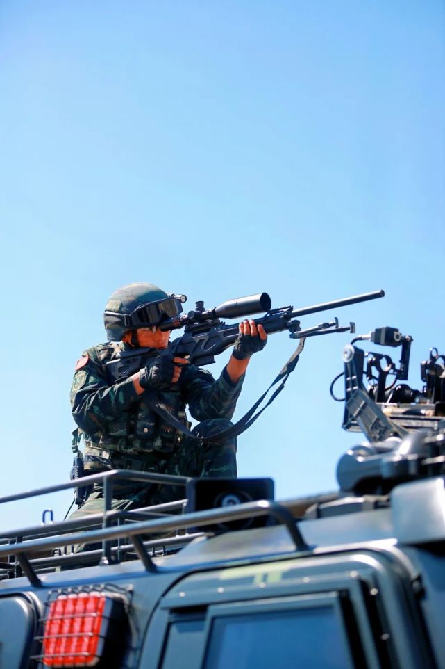 高清大图丨定格武警特战队员热血瞬间