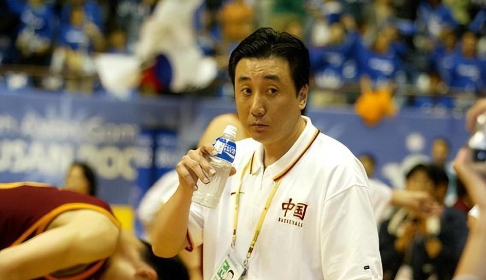 走马上任,59岁王非或走上新岗位,薪资曝光,名帅没让姚明白等_腾讯新闻