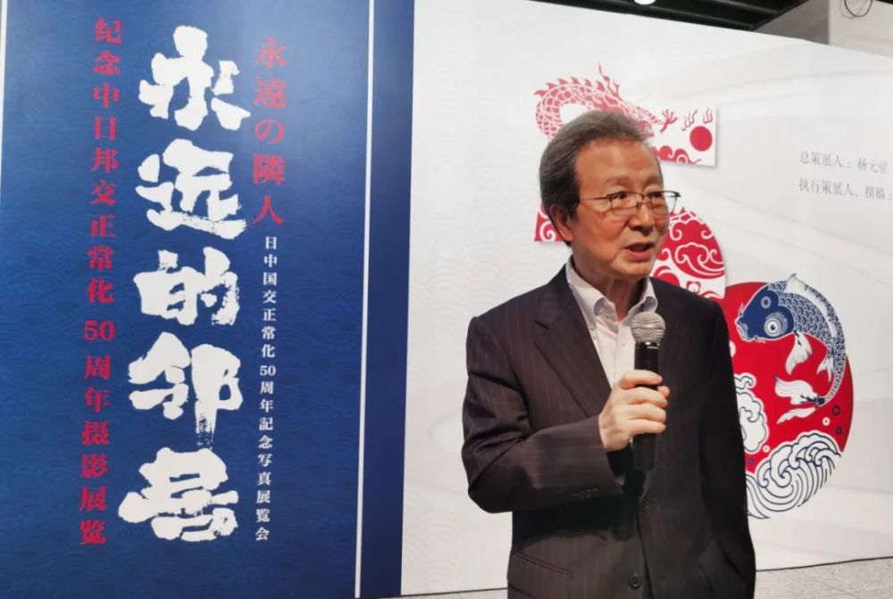 8日下午简单的预展启动仪式上,谷牧副总理的女儿刘燕远,女婿张茅,首任