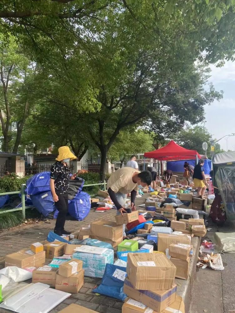 香港首辆三轴双层电动巴士将投入服务总有一个人让我回想起作文