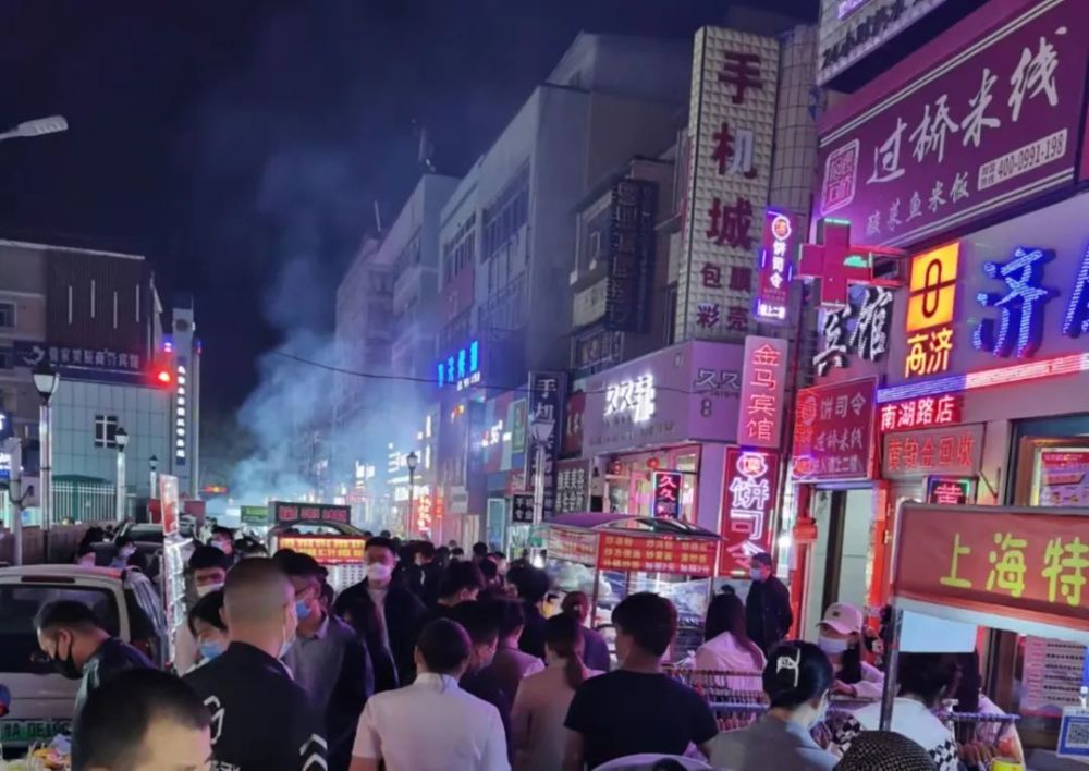 回来了乌鲁木齐这些夜市开张了现场火爆大美新疆该是这般精彩的样子