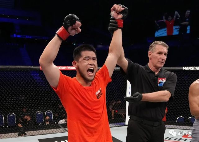 羽量级:李正永(lee jeongyeong) (韩国) 降服 胜 谢彬(xie bin) (中国