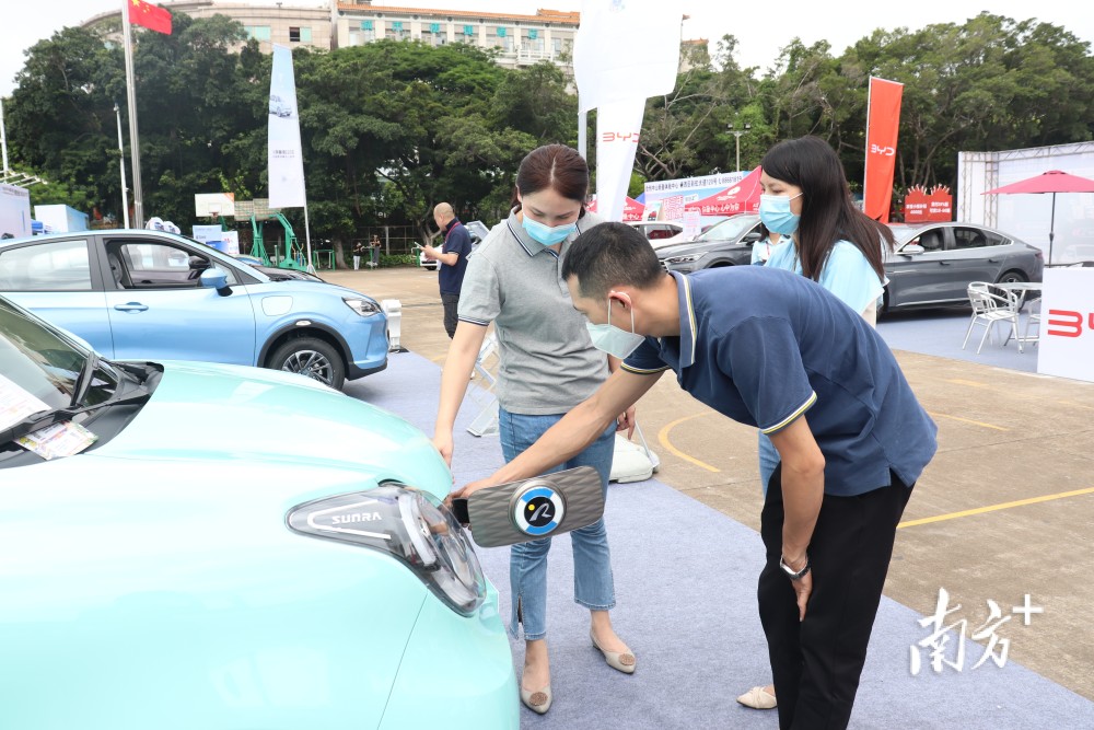 加碼100萬元！南城汽車促消費再放大招，翻倍補貼先到先得數(shù)學(xué)題解答