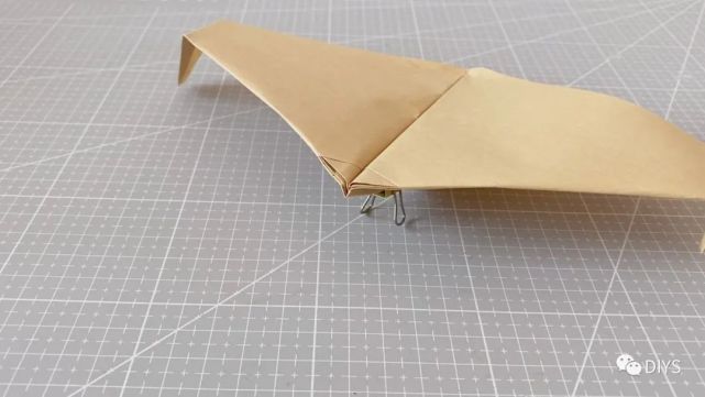 我想叠回旋纸飞机图片