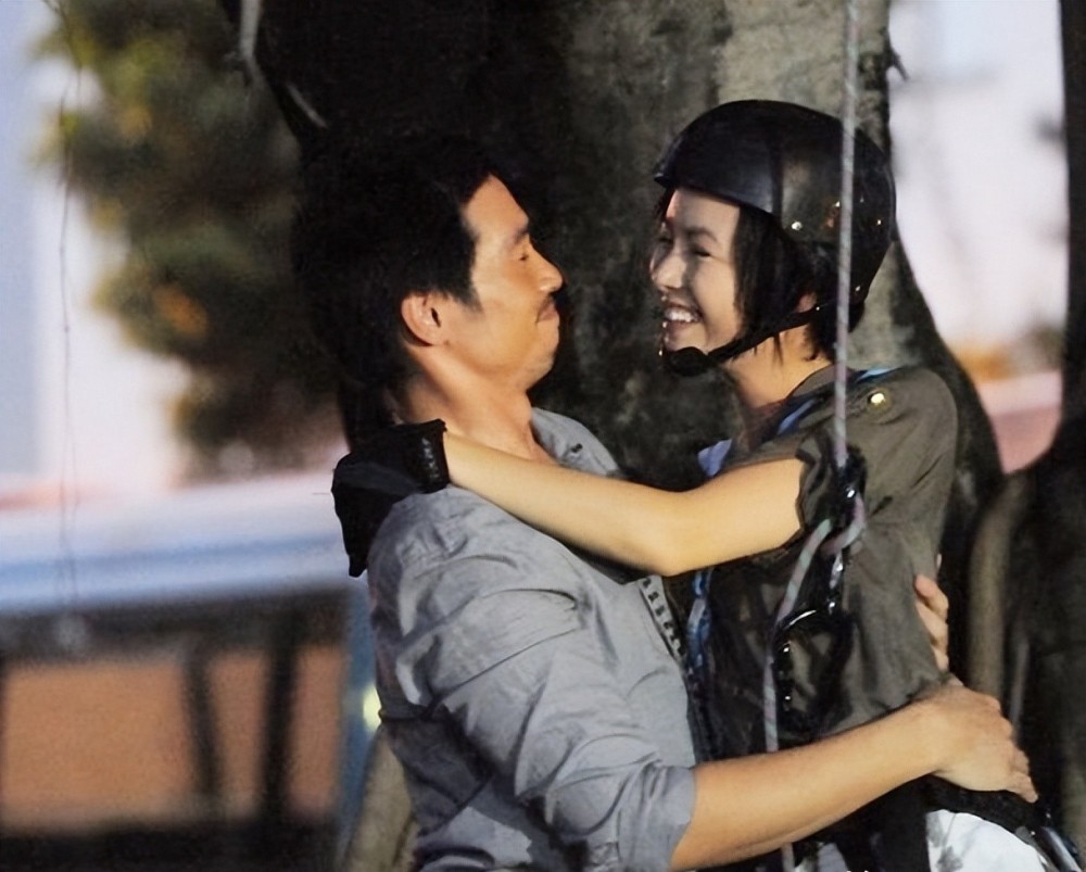 而且还是tvb力捧的花旦之一,两人也是因戏生情,出演的定情作《心战》