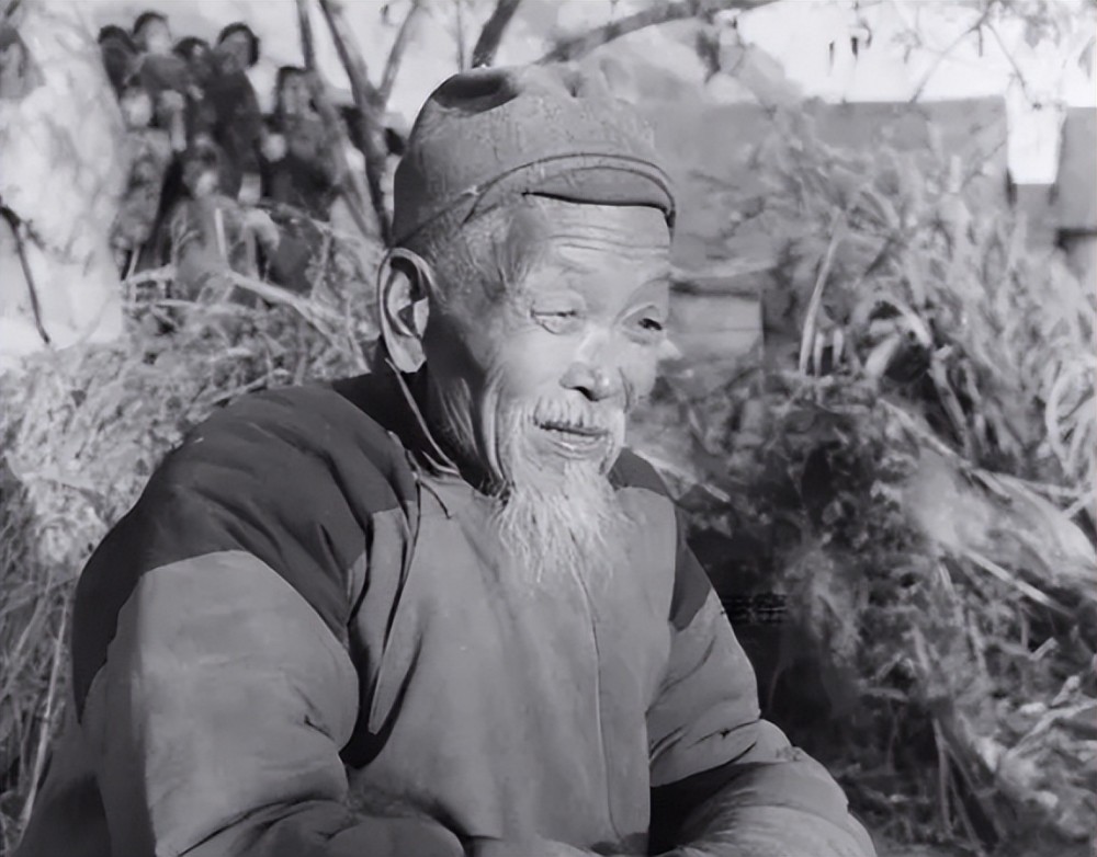 清朝最后一位刽子手邓海山,一生砍了300多个脑袋,晚年终遭报应_腾讯