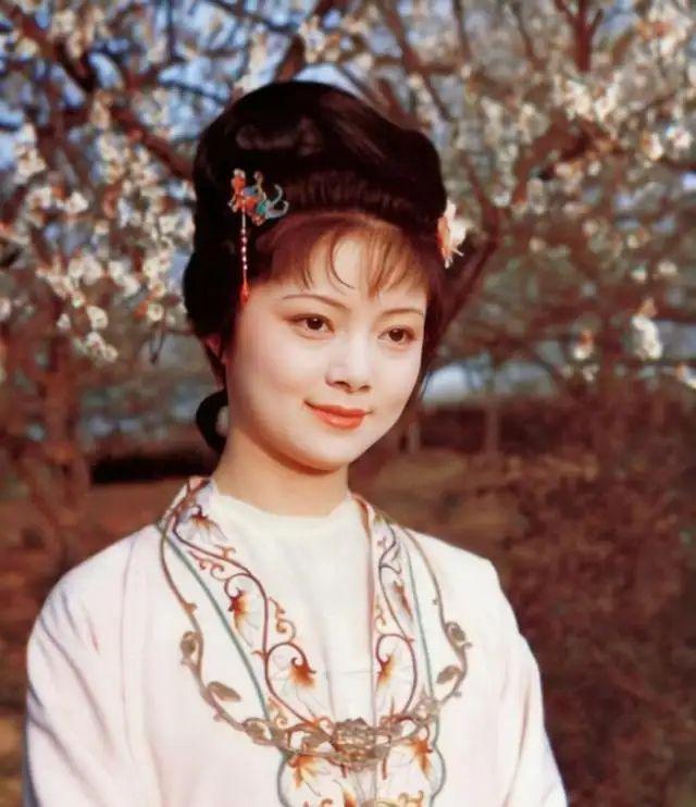 薛宝钗是《红楼梦》中重要的人物之一,同时,薛宝钗也是大多数人眼中