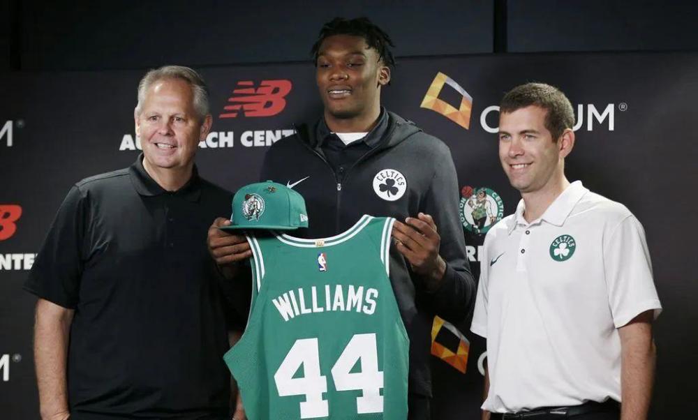 被误解的小镇男孩,绿军腾飞离不开罗威_腾讯新闻