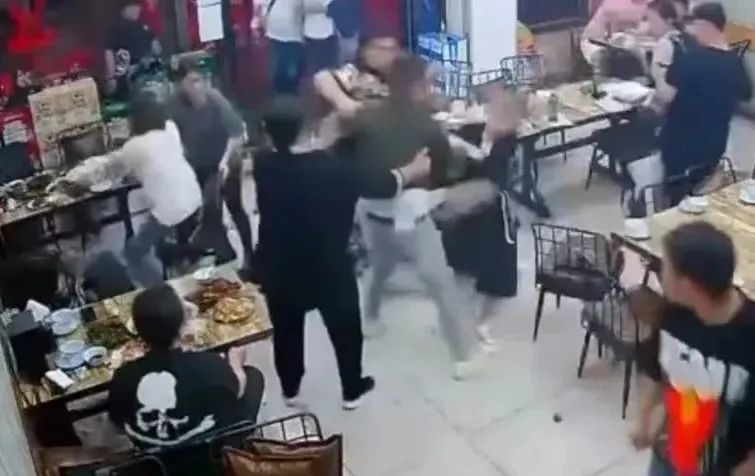已抓获8人唐山烧烤店打人事件最新通报