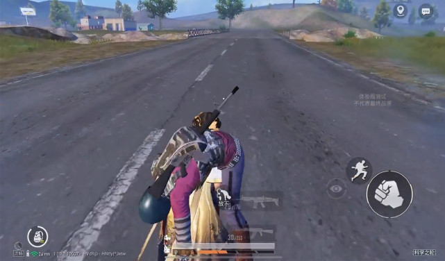 "吃鸡"光子发联名新套装,玩家"人手一套",动作有些不对劲!