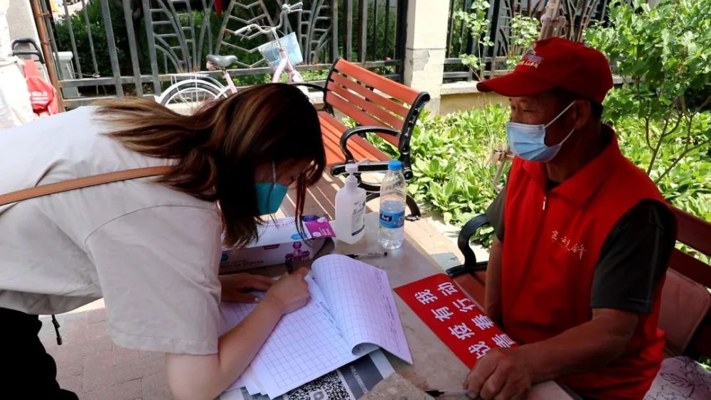据果园街道绿地社区党支部书记马淑娥介绍,社区针对卡口进行重点管理