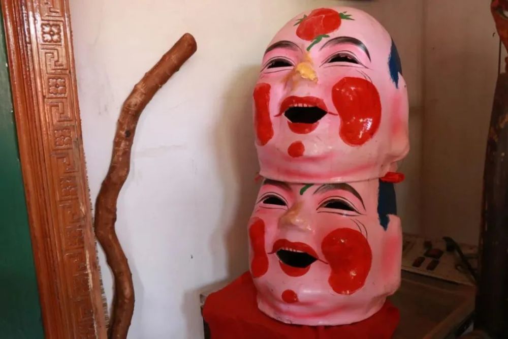 川西笑脸壳制作技艺,也称面具技艺.