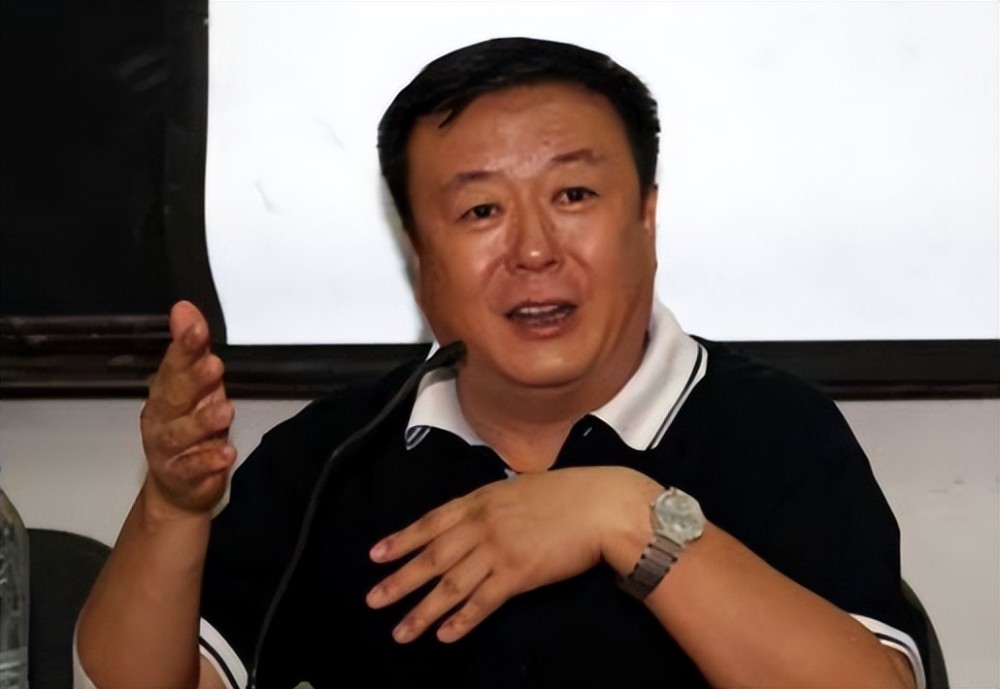 "著名导演"尤小刚:三婚娶80后美娇娘,他的人生真的完美了?_腾讯新闻